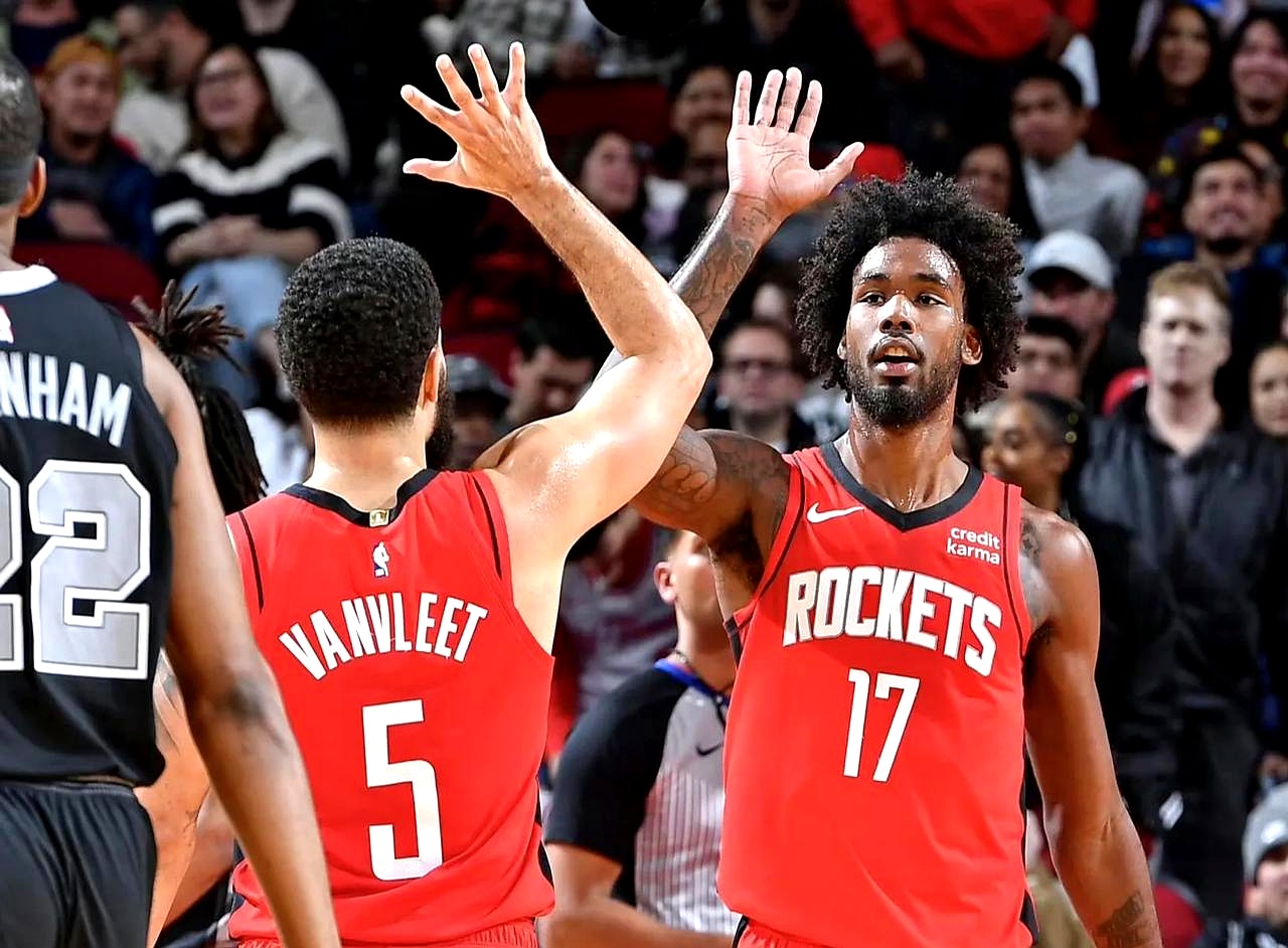 NBA战报：斯潘塞19+7&米切尔29分，勇士99-94击败骑士（勇士99-94险胜骑士：米切尔砍29分，斯潘塞19+7）