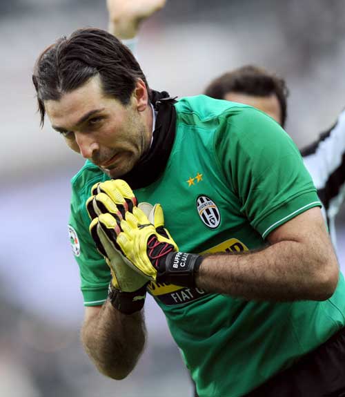 意甲积分榜：米兰凭净胜球领跑，前四只差1分，尤文仍第7（意甲积分榜：米兰靠净胜球暂居榜首，前四仅差1分，尤文仍列第7）