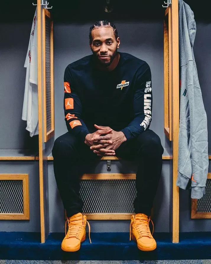 伊涅斯塔：中场球员当教练更能掌控全局，小法现在做得非常好（伊涅斯塔：中场出身更会统筹全局，小法执教表现出色）